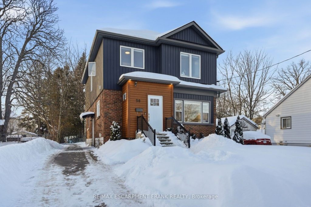 6-bedroom detached home for sale in Hamilton — 50 Broadway Avenue (Photo 1)