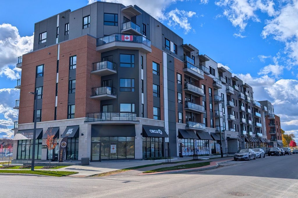 2-bedroom condo apartment for sale in Ottawa — 513 - 1350 Hemlock Road (Photo 1)