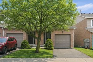 3-bedroom condo townhouse for sale in Hamilton — 51 - 26 Moss Boulevard