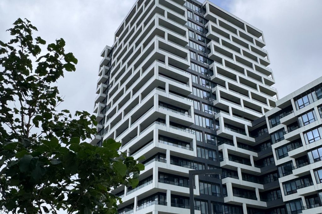 1-bedroom condo apartment for rent in Markham — 531 - 38 Water Walk Drive (Photo 1)