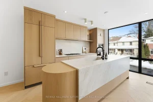 3-bedroom detached home for sale in Toronto — 532 Duplex Avenue
