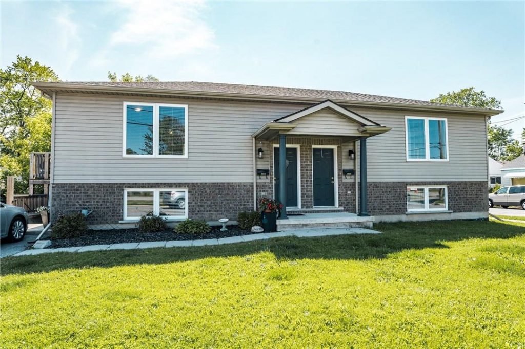 2-bedroom duplex home for rent in St. Catharines — 54 Boulton Place (Photo 1)