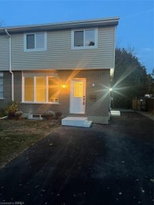 3-bedroom home for sale in Brantford — 54 Debby Crescent