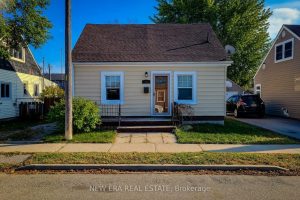 2-bedroom detached home for sale in Brantford — 54 Eighth Avenue