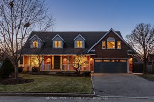 6-bedroom detached home for sale in Waterloo — 553 Sandbrooke Court