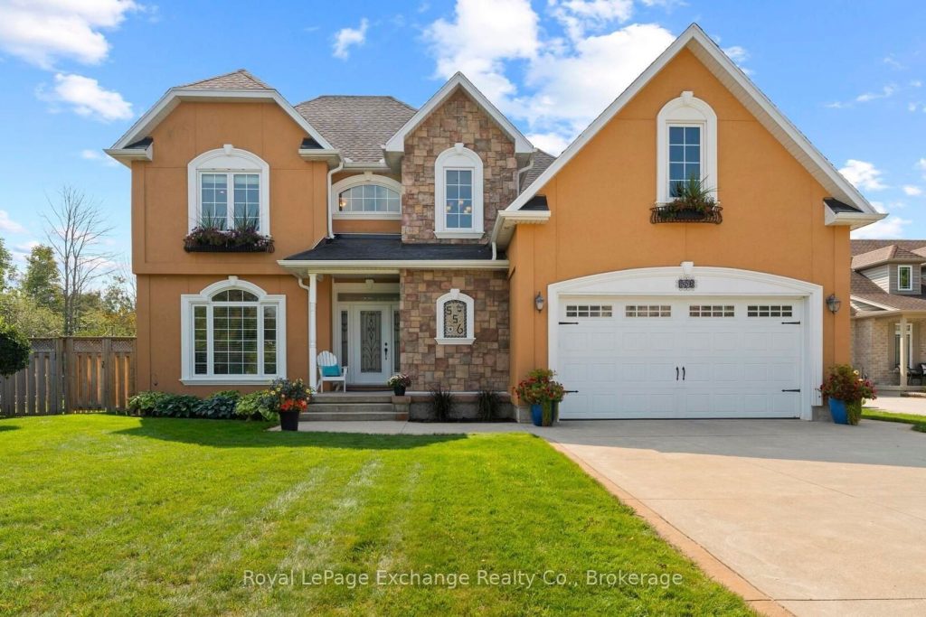 3-bedroom detached home for sale in Bruce — 556 Hunter Street (Photo 1)