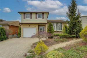 3-bedroom detached home for sale in Waterloo — 55 Coach Hill Drive