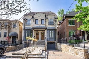 4-bedroom semi-detached home for sale in Toronto — 55 Lonsdale Road