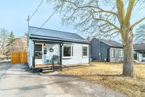 2-bedroom detached home for sale in Kawartha Lakes — 56 Glenelg Street E