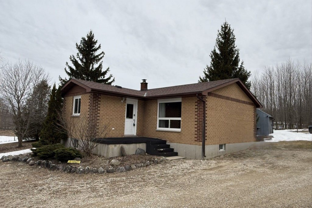 2-bedroom detached home for sale in Grey County — 573433 Boot Jack Ranch Road (Photo 1)