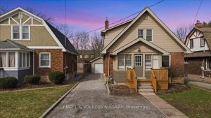 4-bedroom detached home for sale in Niagara — 5791 Dorchester Road W