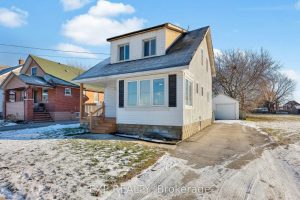 3-bedroom detached home for sale in Niagara — 5932 Carlton Avenue