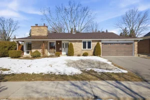 3-bedroom detached home for sale in Ottawa — 59 Ashgrove Crescent