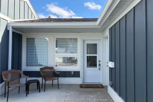1-bedroom condo townhouse for sale in Hamilton — 59 Szollosy Circle