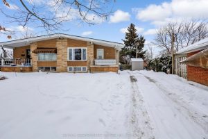 3-bedroom semi-detached home for sale in Hamilton — 5 Carrington Court
