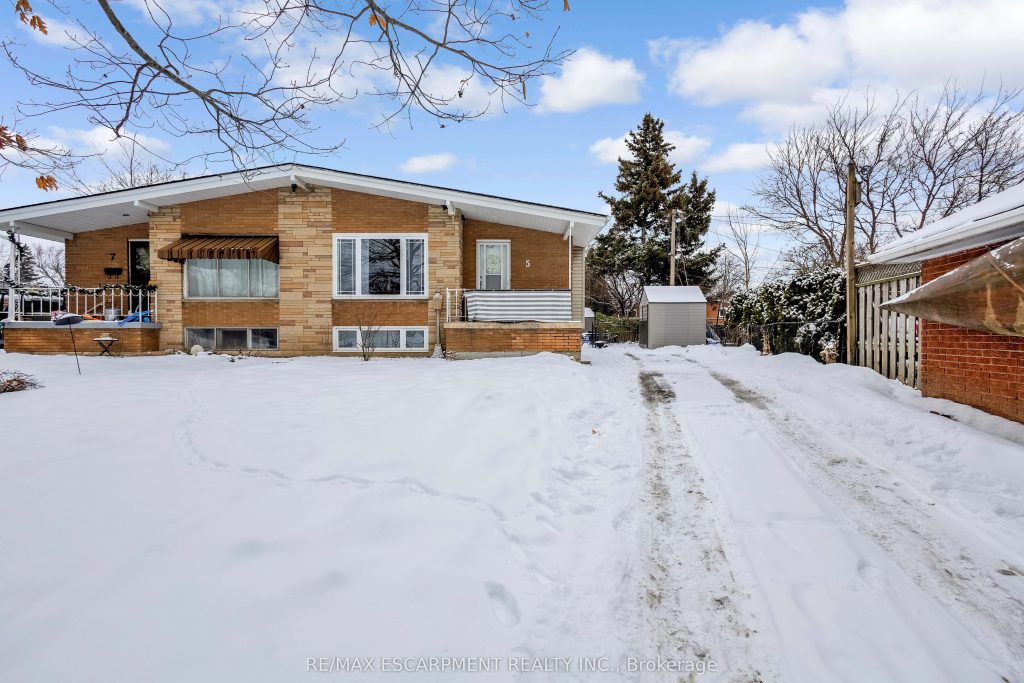 3-bedroom semi-detached home for sale in Hamilton — 5 Carrington Court (Photo 1)