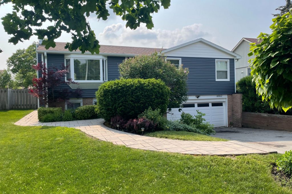 3-bedroom detached home for rent in Mississauga — 6062 Paddle Road (Photo 1)