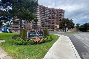 2-bedroom condo apartment for sale in Peel — 606 - 3501 Glen Erin Drive