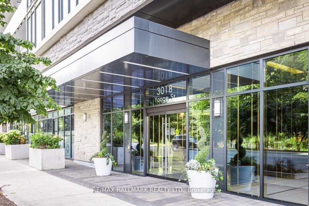 1-bedroom condo apartment for rent in Toronto — 609 - 3018 Yonge Street (Photo 1)