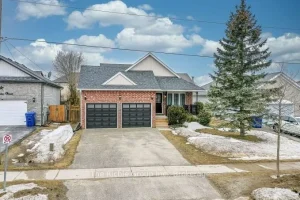 3-bedroom detached home for sale in Dufferin — 624 Cedar Street W