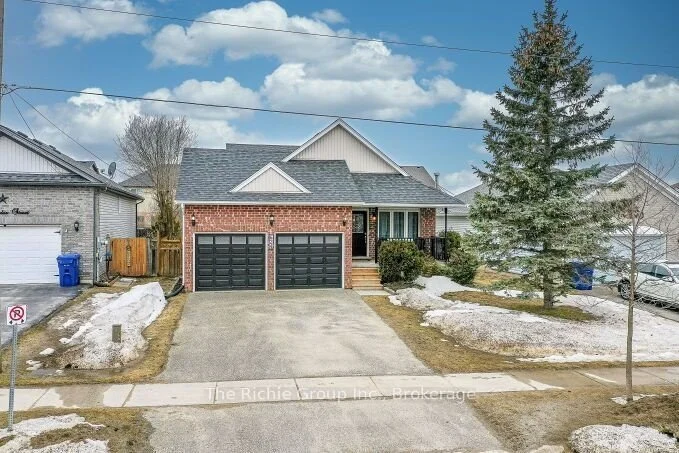 3-bedroom detached home for sale in Dufferin — 624 Cedar Street W (Photo 1)