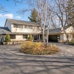 5-bedroom detached home for sale in Halton — 624 North Shore Boulevard E (Photo 2)