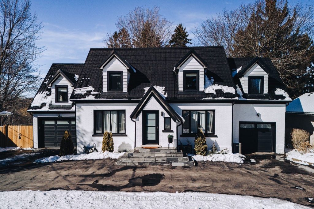 6-bedroom detached home for sale in Waterloo — 62 Lang Crescent (Photo 1)