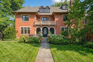 4-bedroom detached home for sale in Toronto — 62 Maple Avenue