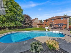 4-bedroom home for sale in Lakeshore — 633 Old Tecumseh Road East