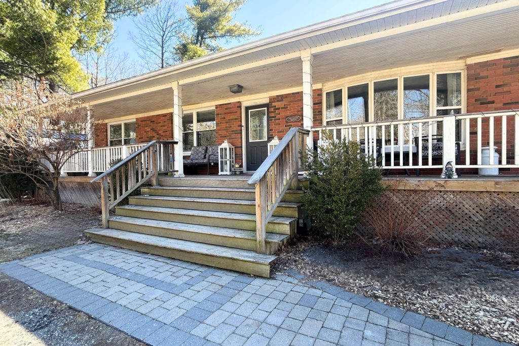 3-bedroom detached home for sale in Halton — 6508 17 Side Road (Photo 1)