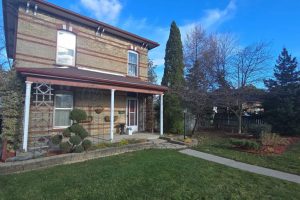 4-bedroom detached home for sale in Oxford — 657 Frances Street