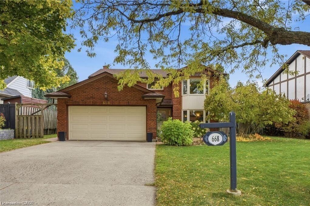 4-bedroom home for sale in Hamilton — 668 Tomahawk Crescent (Photo 1)
