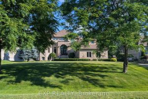 5-bedroom detached home for sale in Ottawa — 6715 Suncrest Drive