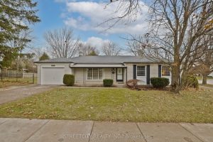 3-bedroom detached home for sale in Middlesex — 696 Village Green Avenue