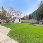 3-bedroom detached home for sale in Middlesex — 696 Village Green Avenue (Photo 3)