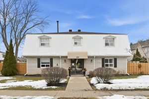 2-bedroom condo townhouse for sale in Halton — 6 - 469 Claridge Road