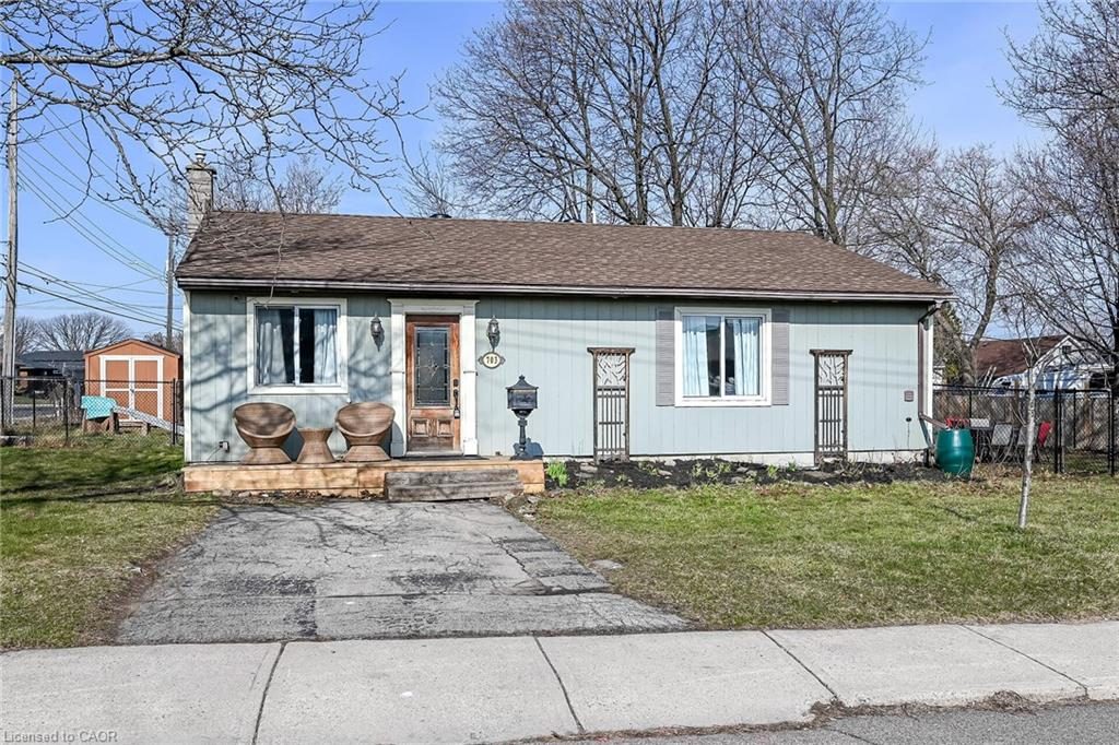 2-bedroom home for sale in Hamilton — 703 Dunn Avenue (Photo 1)