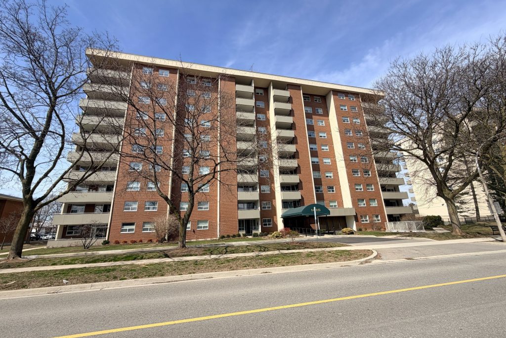 3-bedroom condo apartment for sale in Burlington — 705 - 1415 Ghent Avenue (Photo 1)