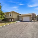 3-bedroom detached home for sale in Niagara — 7238 Parkdale Street (Photo 2)