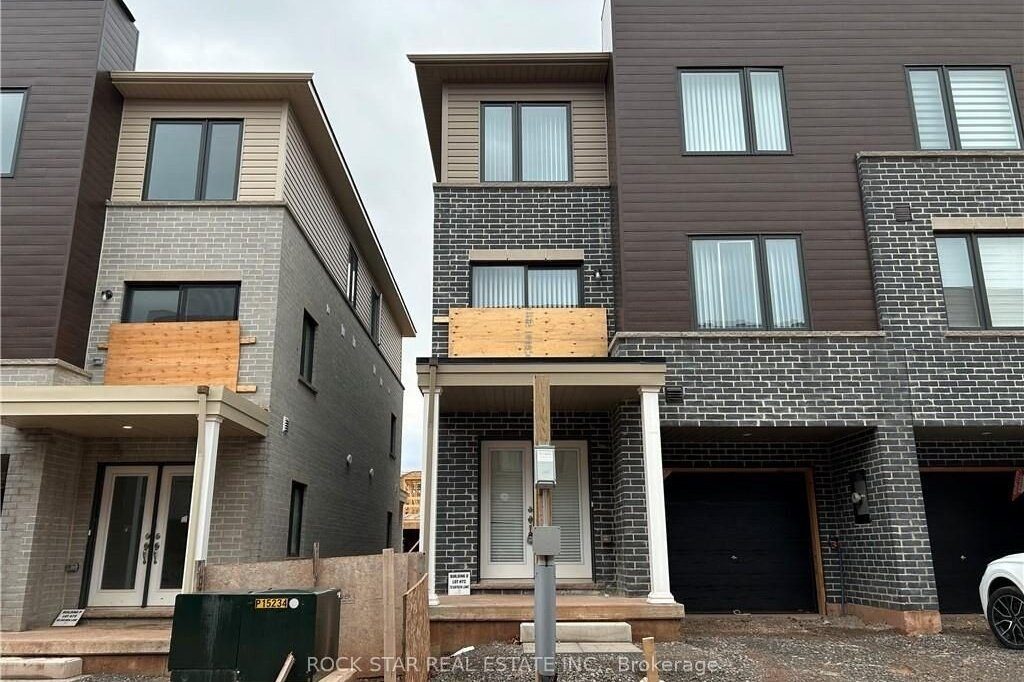 3-bedroom condo townhouse for sale in Hamilton — 73 Dryden Lane (Photo 1)