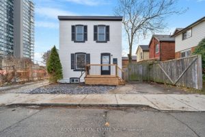 3-bedroom detached home for sale in Hamilton — 73 Peter Street