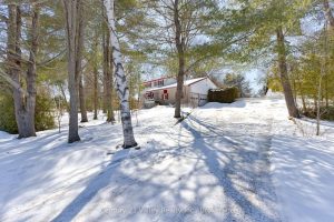 4-bedroom detached home for sale in Renfrew — 775 Pinegrove Crescent