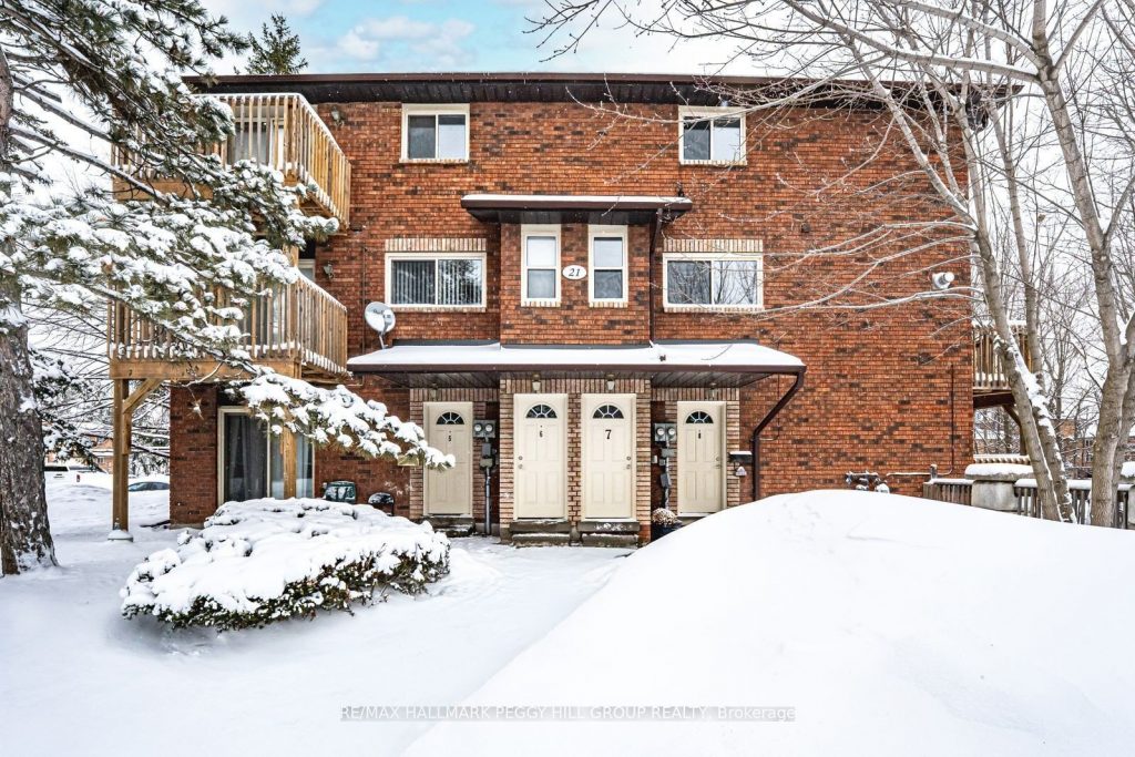 3-bedroom condo townhouse for sale in Simcoe — 7 - 21 Evergreen Court (Photo 1)