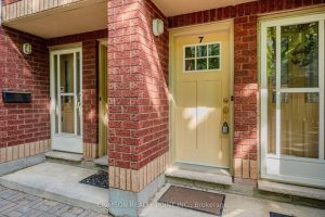 2-bedroom condo townhouse for sale in Brantford — 7 - 266 Limeridge Road E