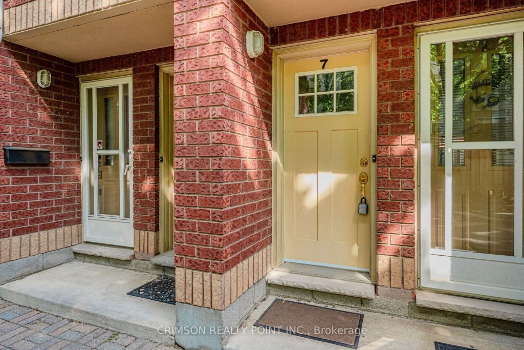 2-bedroom condo townhouse for sale in Brantford — 7 - 266 Limeridge Road E (Photo 1)