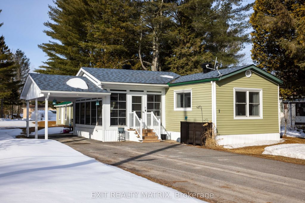 2-bedroom mobiletrailer home for sale in Niagara — 7 - 5279 County Road No 17 Road (Photo 1)