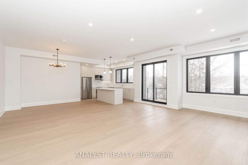 3-bedroom condo townhouse for rent in Newmarket — 7 - 59 Charles Street (Photo 1)