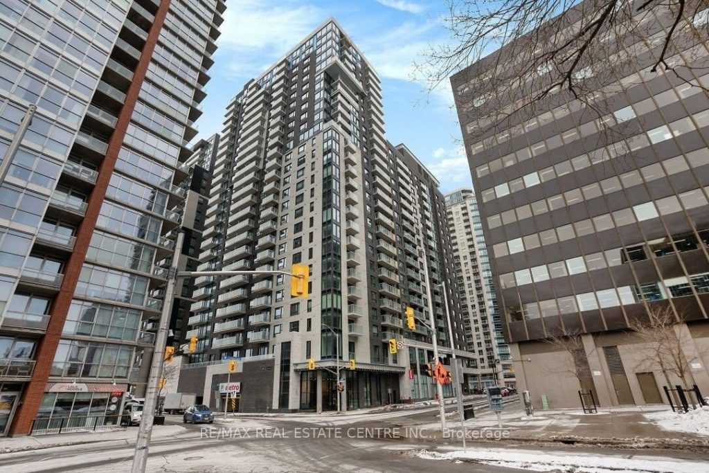 1-bedroom condo apartment for rent in Ottawa — 801 - 180 George Street (Photo 1)