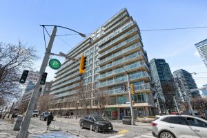 1-bedroom condo apartment for sale in Toronto — 803 - 650 Queens Quay N/a W