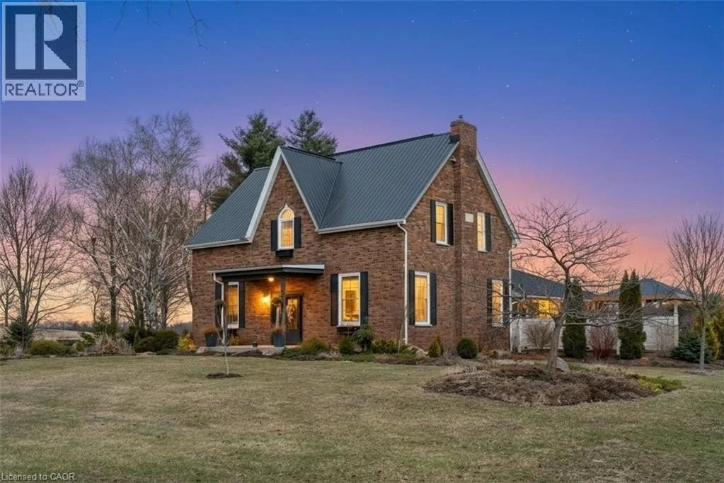 6-bedroom home for sale in Norwich (twp) — 812412 Base Line Line (Photo 1)